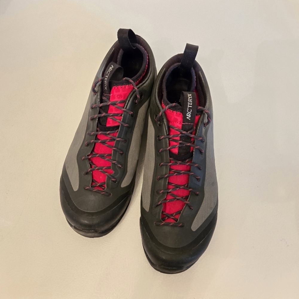 Arc'teryx Women's Acrux FL Gore-Tex Waterproof Hiking Shoes (Size 8)